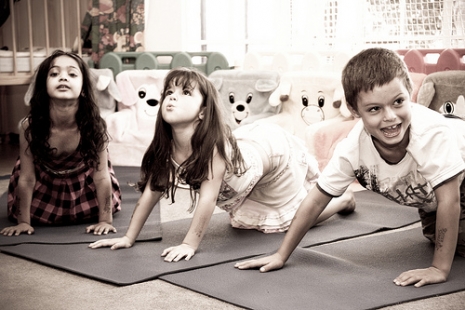 Kid Yoga (via <a href="http://www.flickr.com/photos/snapeverything/4168773592/sizes/m/in/photostream/">Alex Buhrmann</a>)